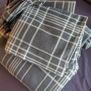 Cuddle dots queen size fleece sheet set